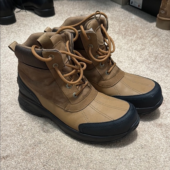 UGG Emmett duck boot Tan and Black Weather-Resistant Snow Boots - Picture 1 of 8